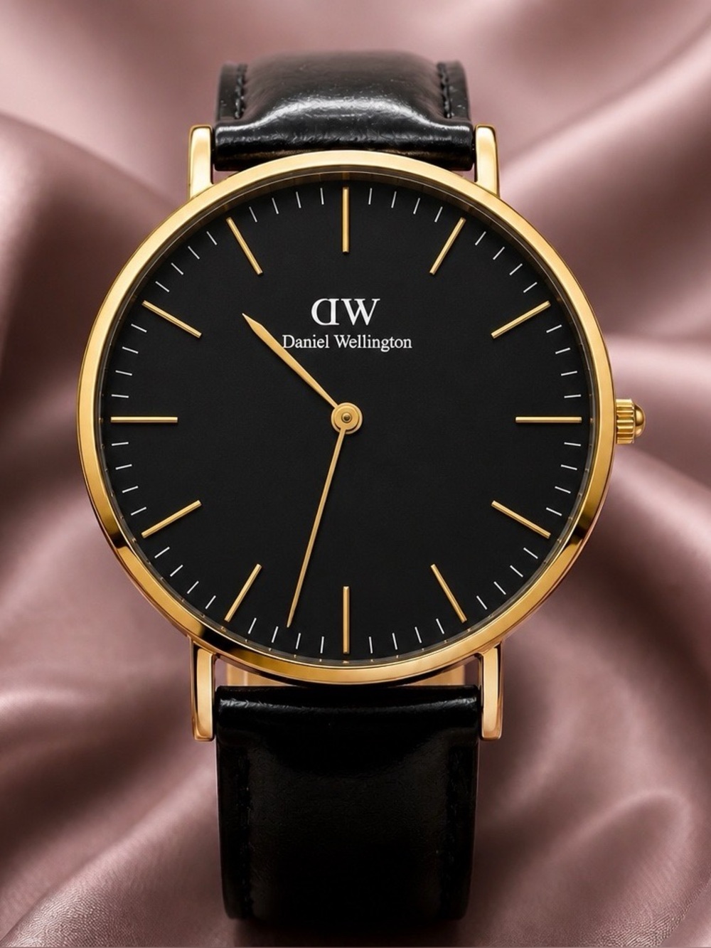 Daniel Wellington Designe Dress Watch, Italian Leather Band, Black/Gold Face.